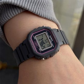 Reloj Casio LA-20WH-8A mini gris y rosa deportivo de resina para mujer