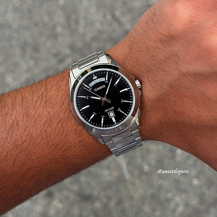 reloj Casio MTP-1370D-1A1 con indicador de fecha para caballero elegante dateday
