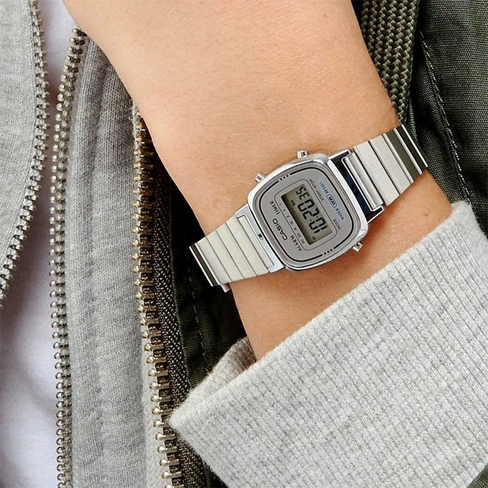 reloj casio la670wa-7d plateado mujer retro digital