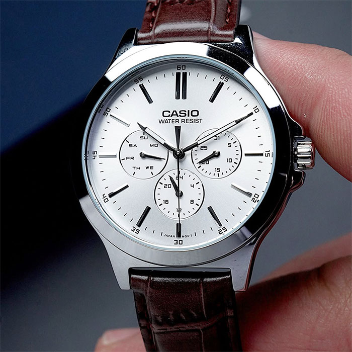 reloj Casio v300l-7a cuero marrón para hombre con fecha y calendario