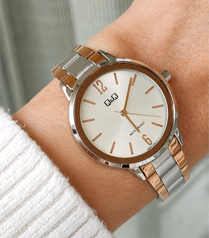 reloj Q&Q qb97j411y elegante color rosa y plateado para mujer