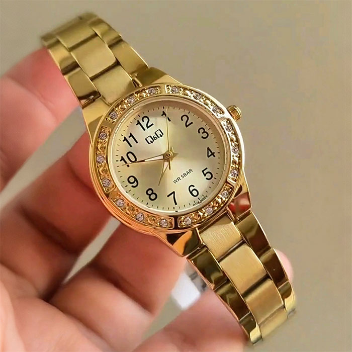 reloj q&q q11b-501py dorado piedras mujer regalo elegante