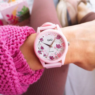 reloj q&q vs12 resina deportivo acuático color rosado con flores